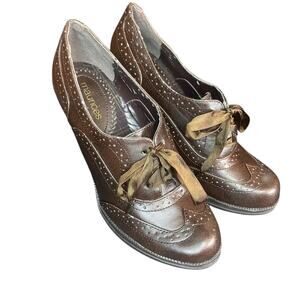 Maurice’s Brown Oxford Wingtip 4” Stacked Heel Size 7